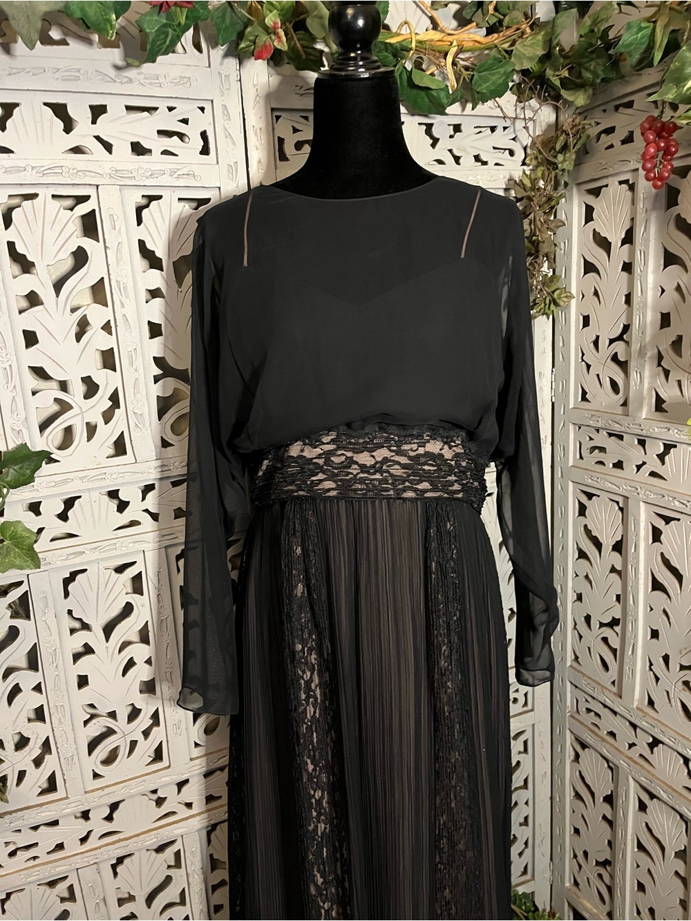 JACK BRYAN VINTAGE 60’s/70’s ELEGANT BLACK CHIFFON & LACE MAXI FORMAL DRESS - Picture 2 of 14